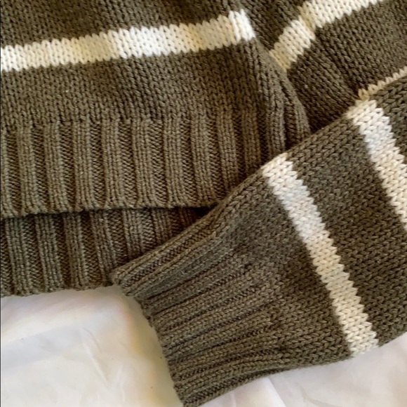 cropped knit green and white sweater AE 💚🤍 - Picture 3 of 3